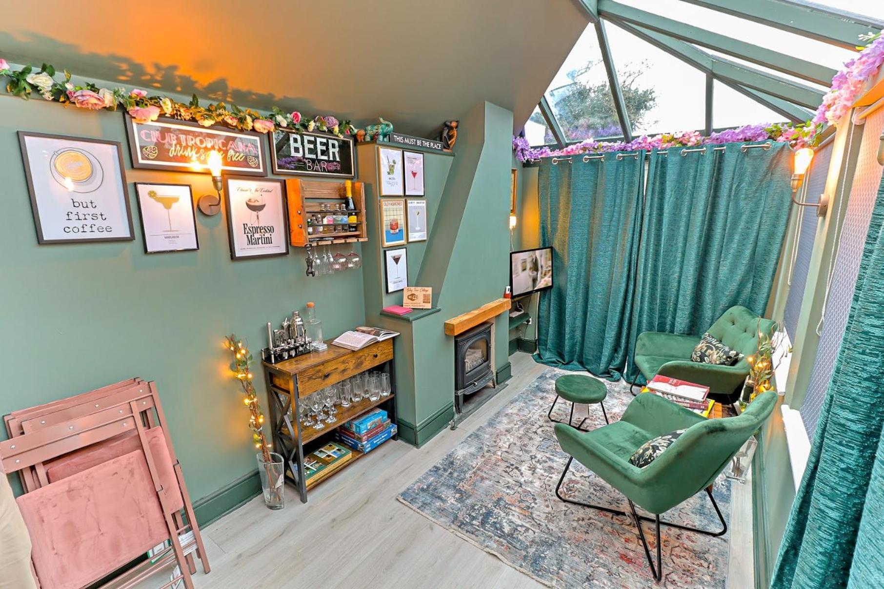 Bay Tree Cottage, Sleeps 7 Close To The Marina Burnham-on-Crouch Exterior photo